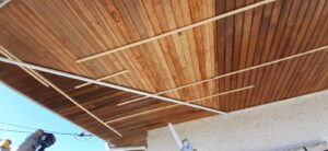 Habillage des dessous de toit en lambris PVC sur le bassin d'arcachon